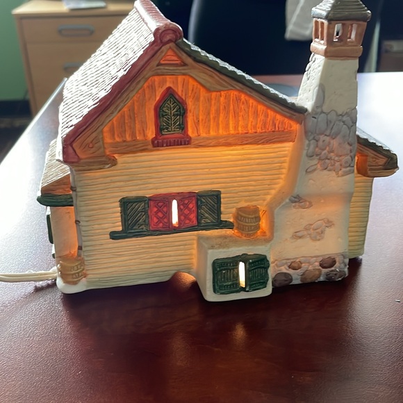 Our town porcelain house - Picture 4 of 7
